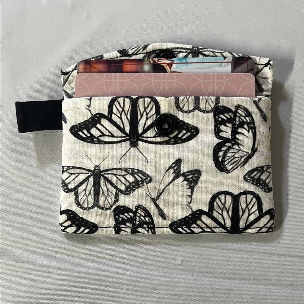 Butterfly Print Pouch Set - Picture 6 of 11